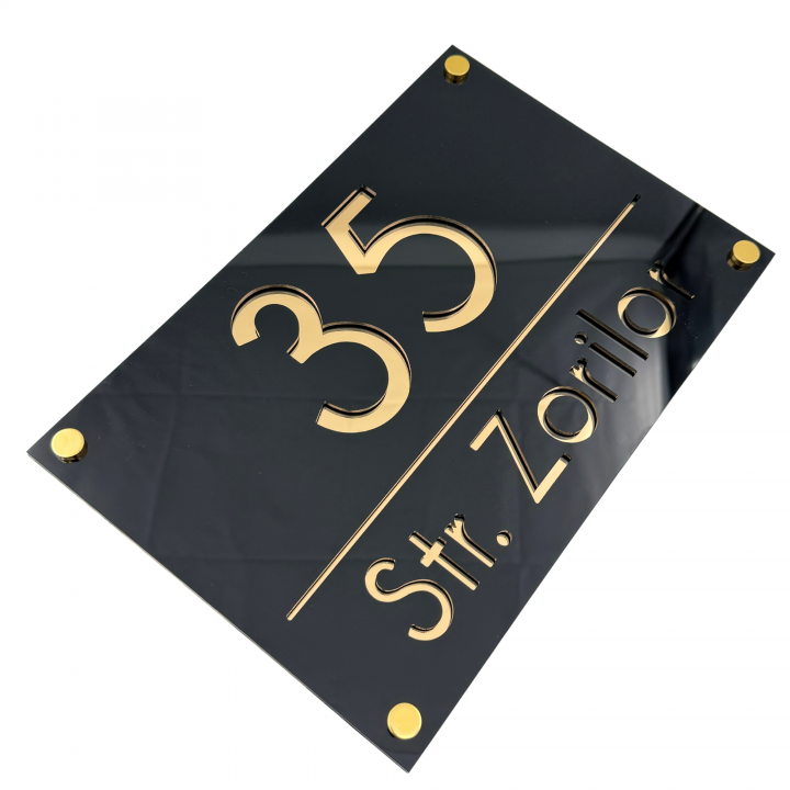 NUMAR CASA PREMIUM - Negru Lucios / Auriu Oglinda / 4 Distantieri Aurii - 30x20cm