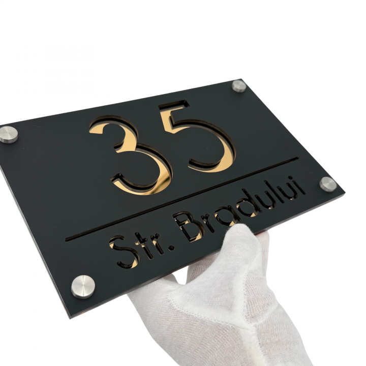 NUMAR CASA PREMIUM - Negru Satinat / Auriu Oglinda / 4 Distantieri Argintii - 24x15cm