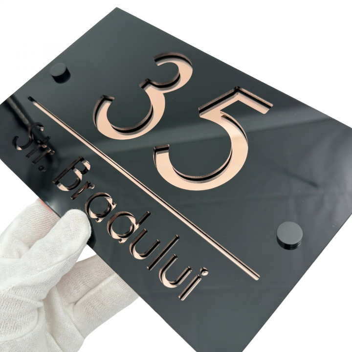 NUMAR CASA PREMIUM - Negru Lucios / Roze Auriu Oglinda / 2 Distantieri Negrii - 24x15cm