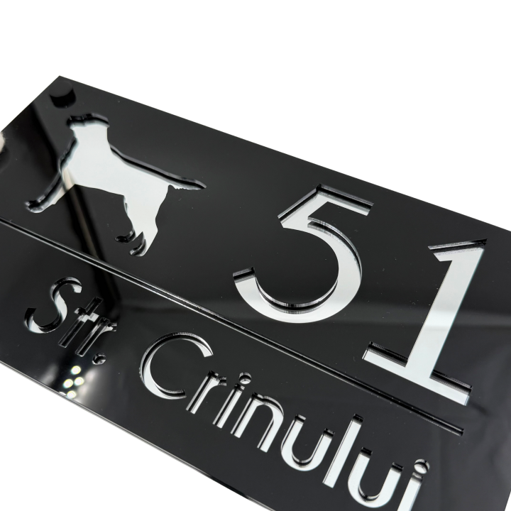 NUMAR CASA PREMIUM - Negru Lucios / Argintiu Oglinda / 4 Distantieri Negrii - 28x15cm