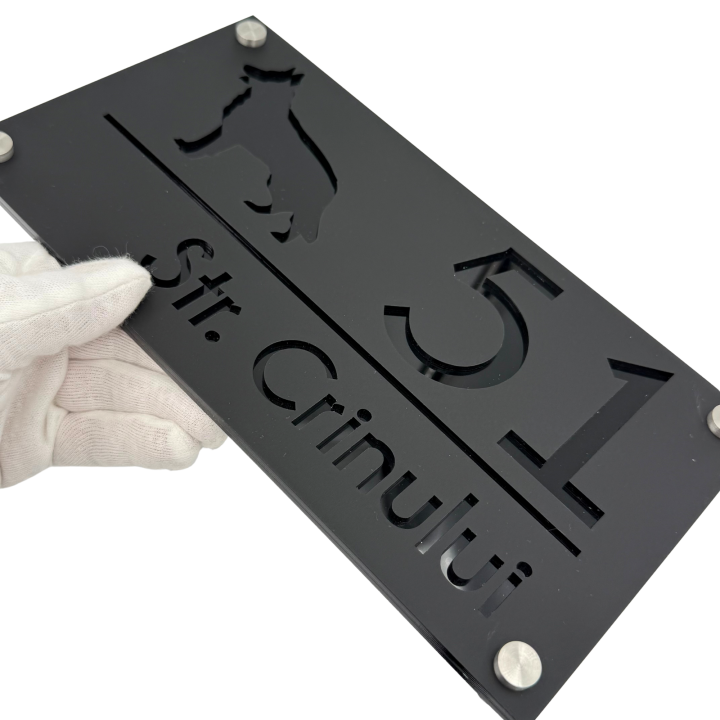 NUMAR CASA PREMIUM - Negru Satinat / Negru Lucios / 4 Distantieri Argintii - 28x15cm