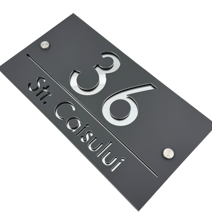 NUMAR CASA PREMIUM - Gri Satinat / Argintiu Oglinda / 2 Distantieri Argintii - 28x15cm