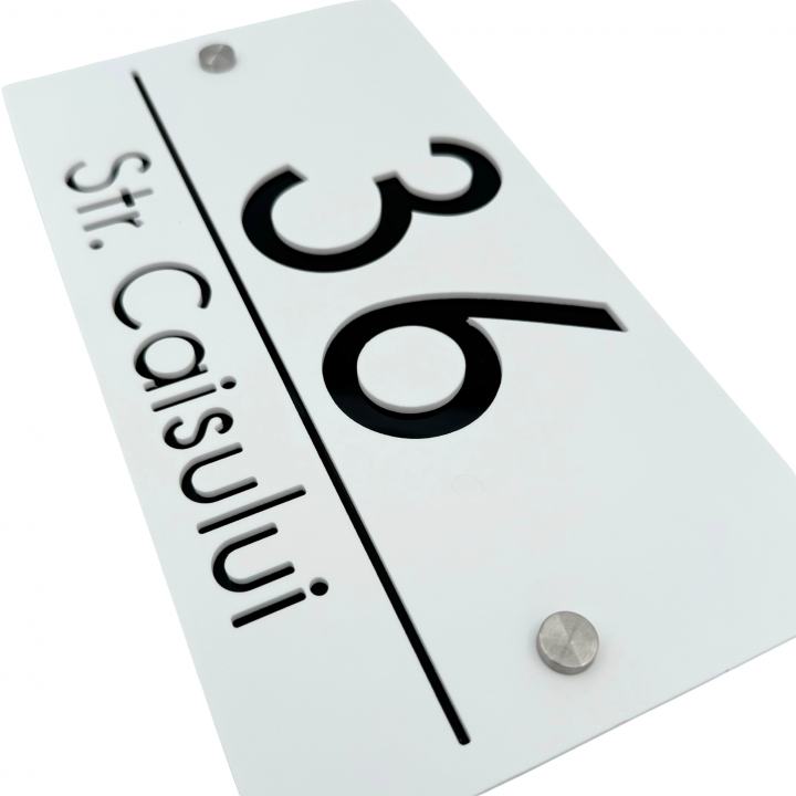 NUMAR CASA PREMIUM - Alb Satinat / Negru Lucios / 2 Distantieri Argintii - 28x15cm