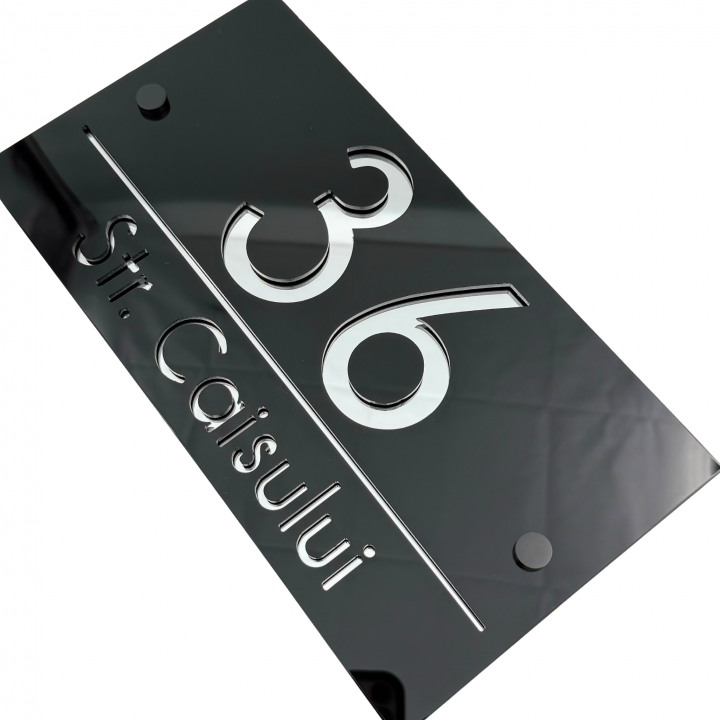 NUMAR CASA PREMIUM - Negru Lucios / Argintiu Oglinda / 2 Distantieri Negrii - 28x15cm