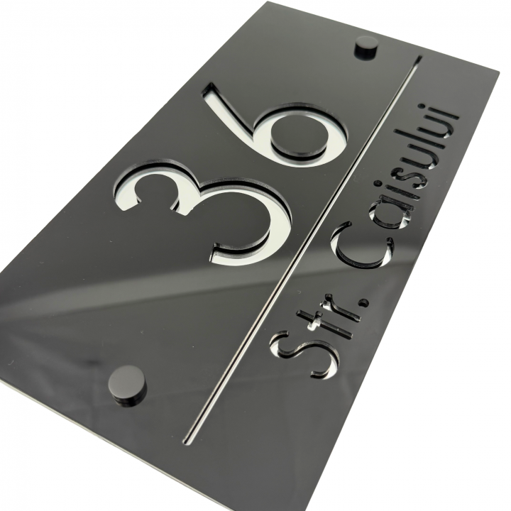NUMAR CASA PREMIUM - Negru Lucios / Argintiu Oglinda / 2 Distantieri Negrii - 28x15cm