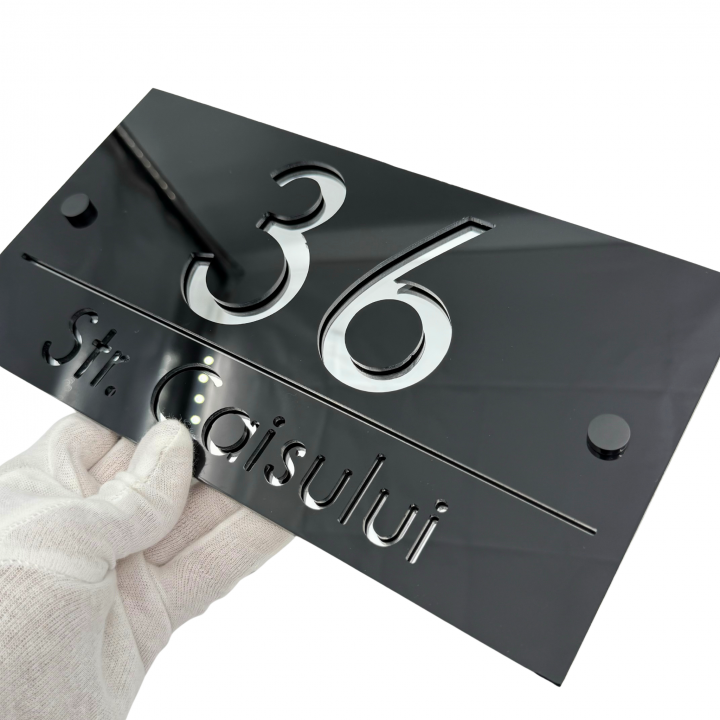 NUMAR CASA PREMIUM - Negru Lucios / Argintiu Oglinda / 2 Distantieri Negrii - 28x15cm